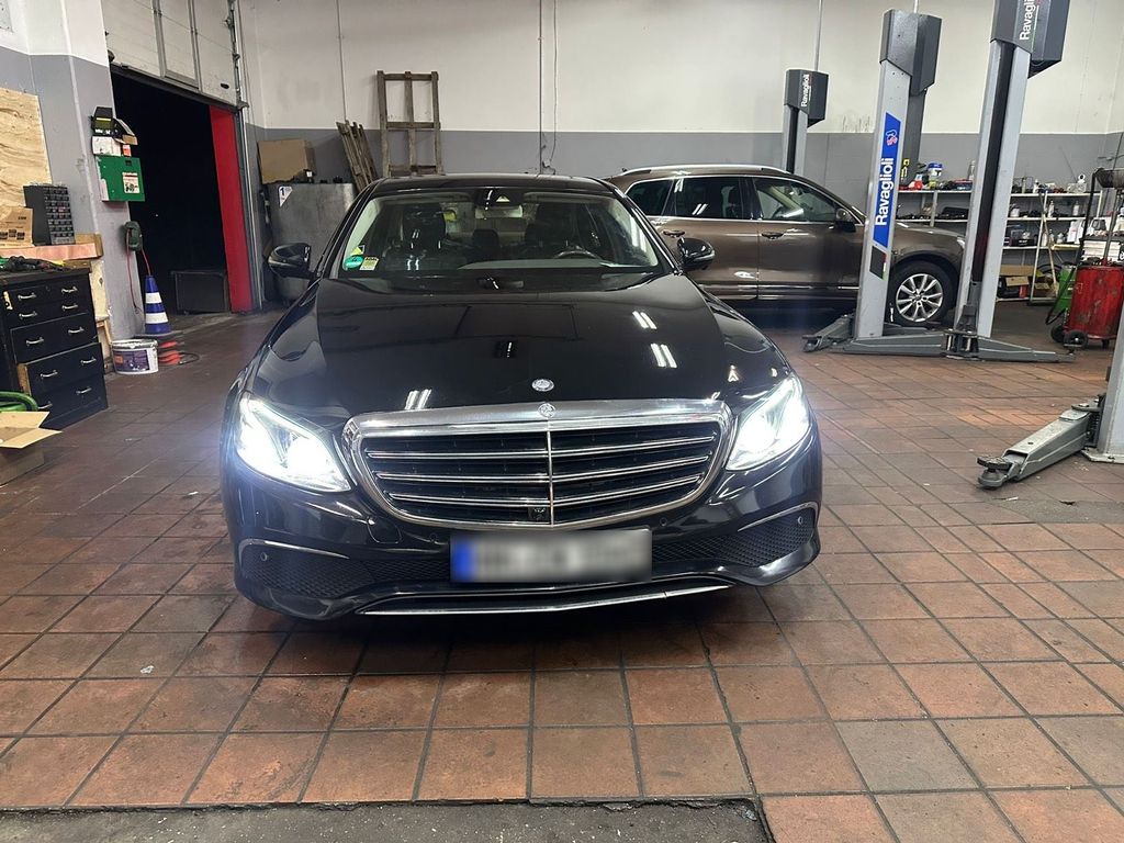 Image of Mercedes-Benz E 220