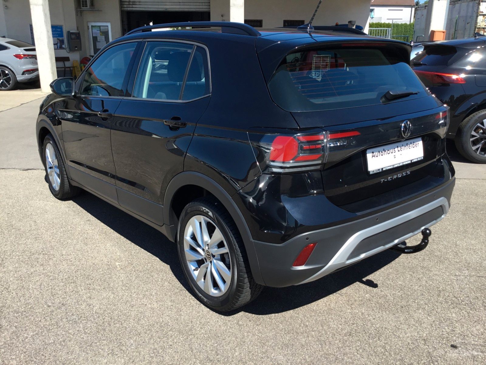 Fahrzeugabbildung Volkswagen T-Cross 1.0 TSI DSG Life+AHK+ACC+LED+17"+Kamera
