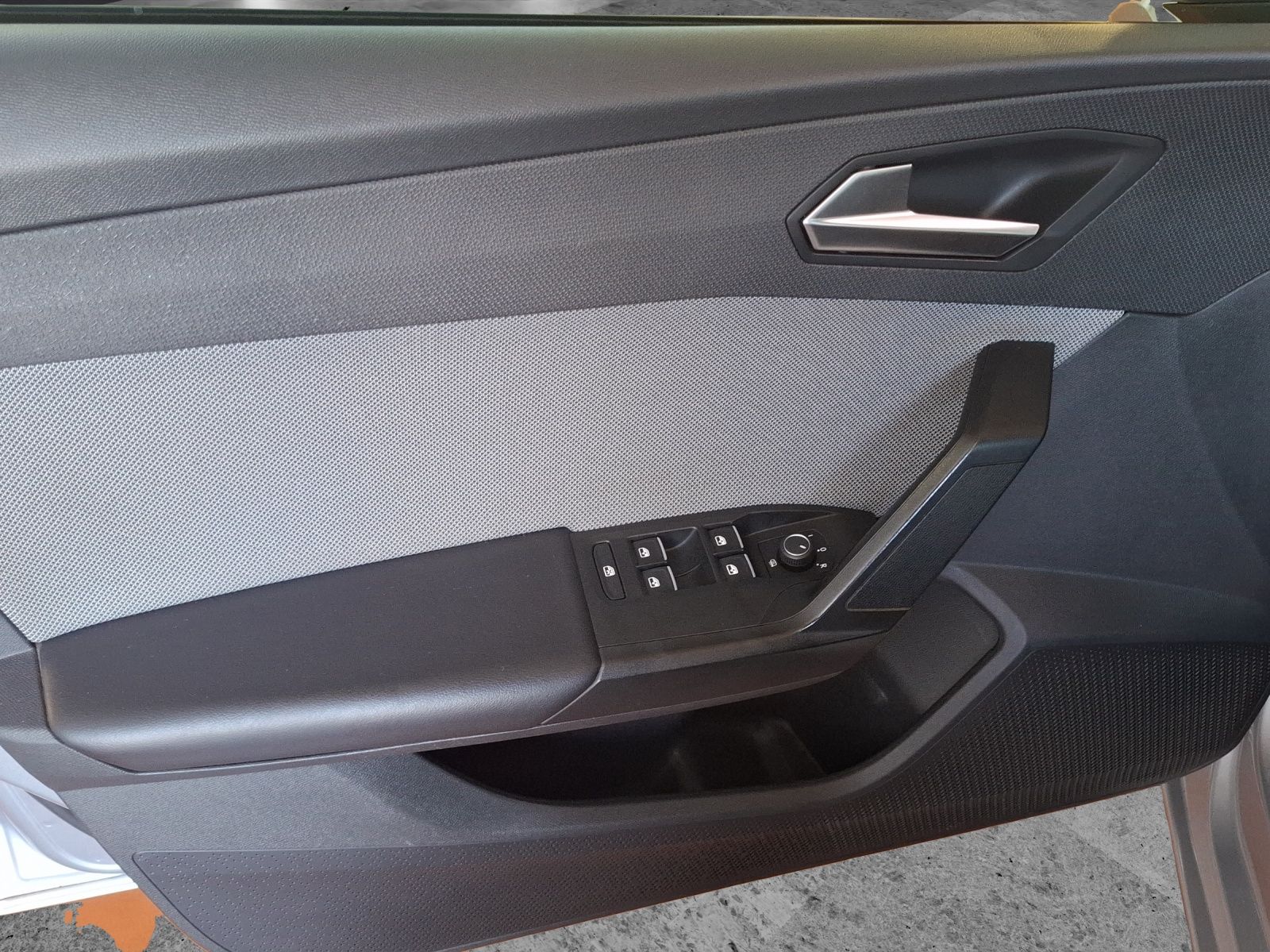 Fahrzeugabbildung SEAT Leon ST TSI Style LED AHK Navi AID ACC RFK SH