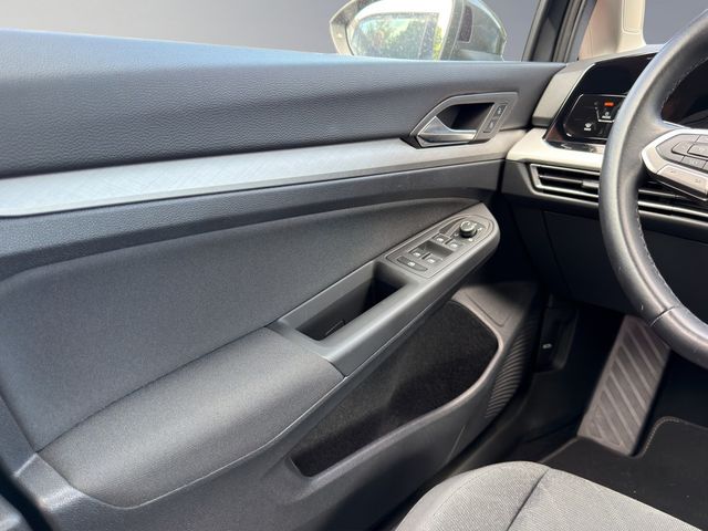 Golf VIII 1.0 eTSI Life DSG NAVI ACC STANDHZ LED