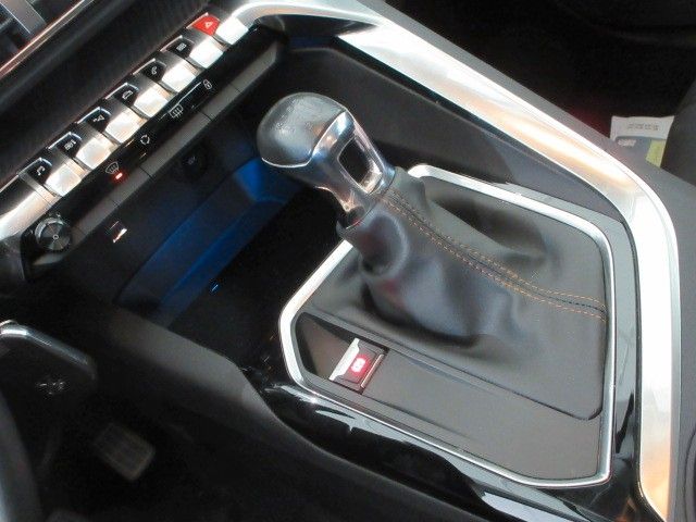 Fahrzeugabbildung Peugeot 5008 Active 1.2T NAVI/LED/PDC/TEMPOMAT/DAB/ALU