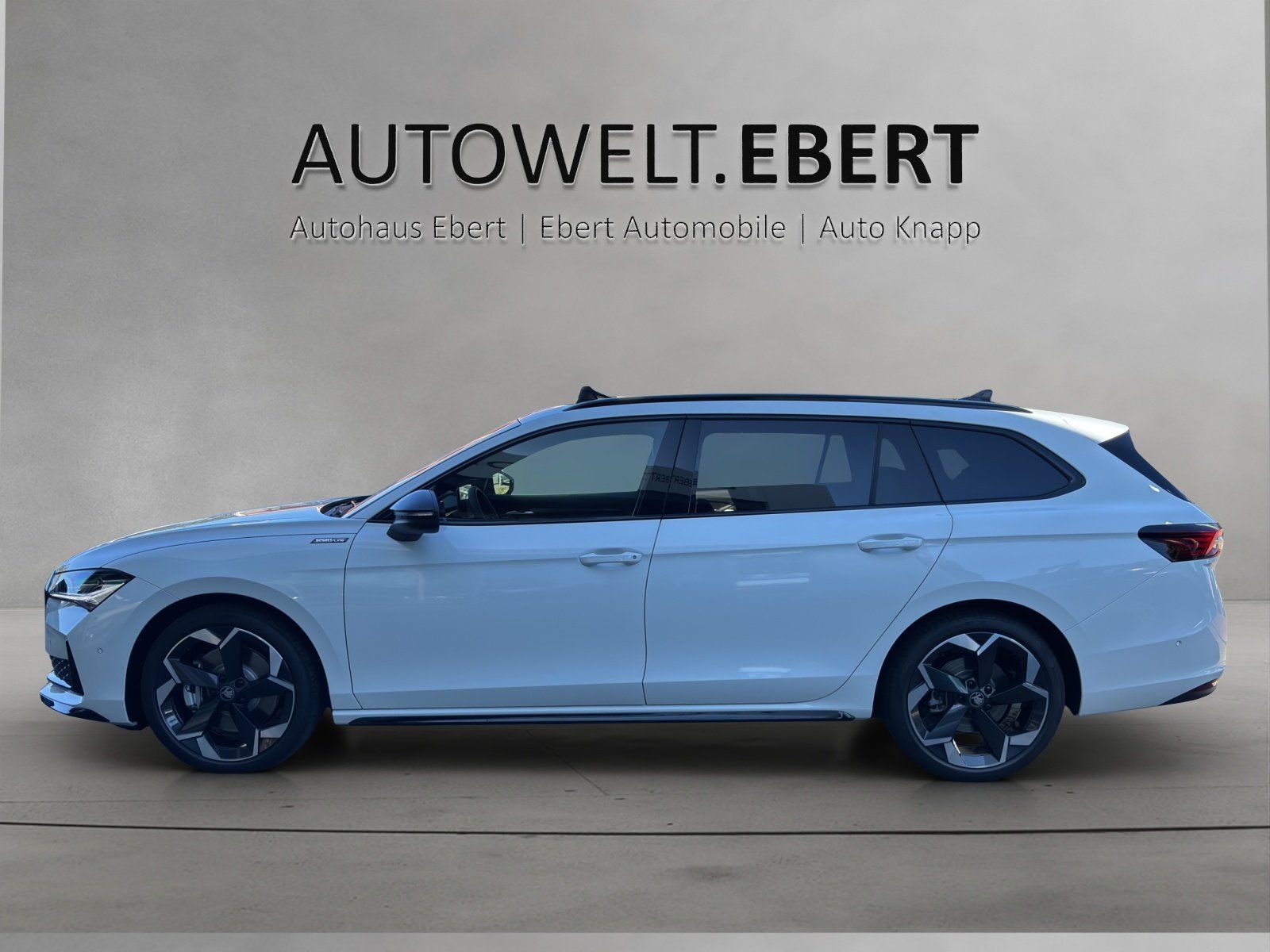 Fahrzeugabbildung SKODA Superb Combi Sportline 2.0 TSI ACC+PANO+AHK+360°
