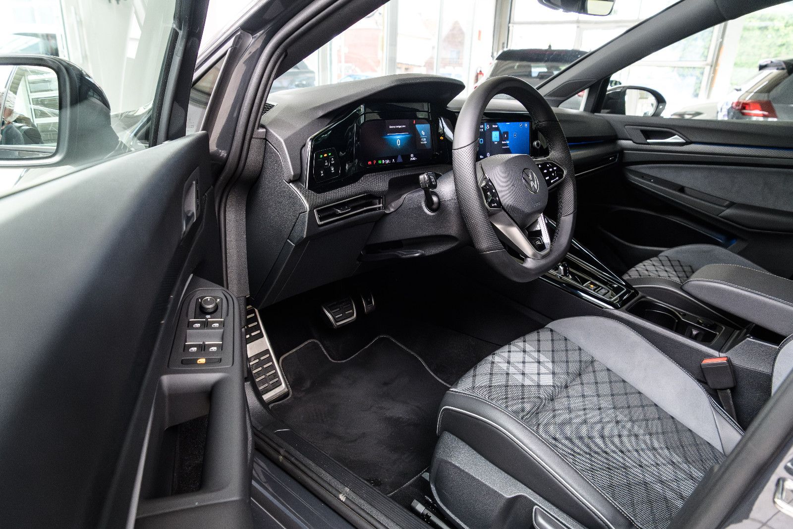Fahrzeugabbildung Volkswagen Golf VIII R-Line +Led +Keyless+We Connect Plus