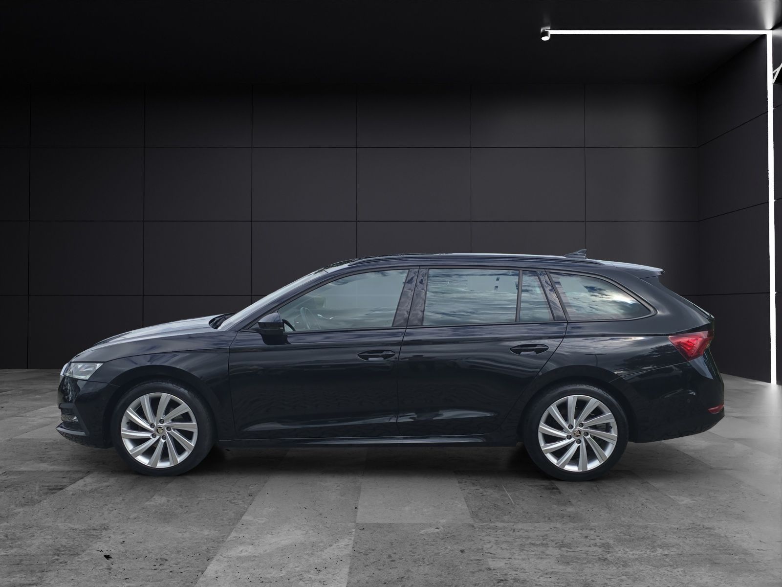 Fahrzeugabbildung SKODA Octavia Combi Ambition Matrix Navi AHK GRA SHZ