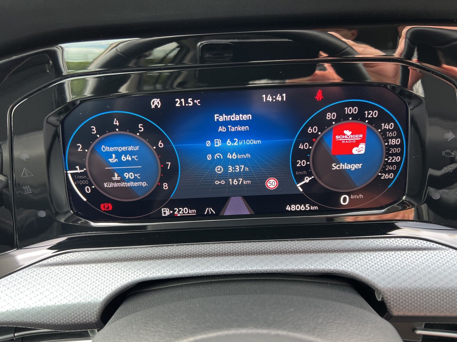 Fahrzeugabbildung Volkswagen Golf VIII TSI Active LED AHK Navi AID ACC RFK SH