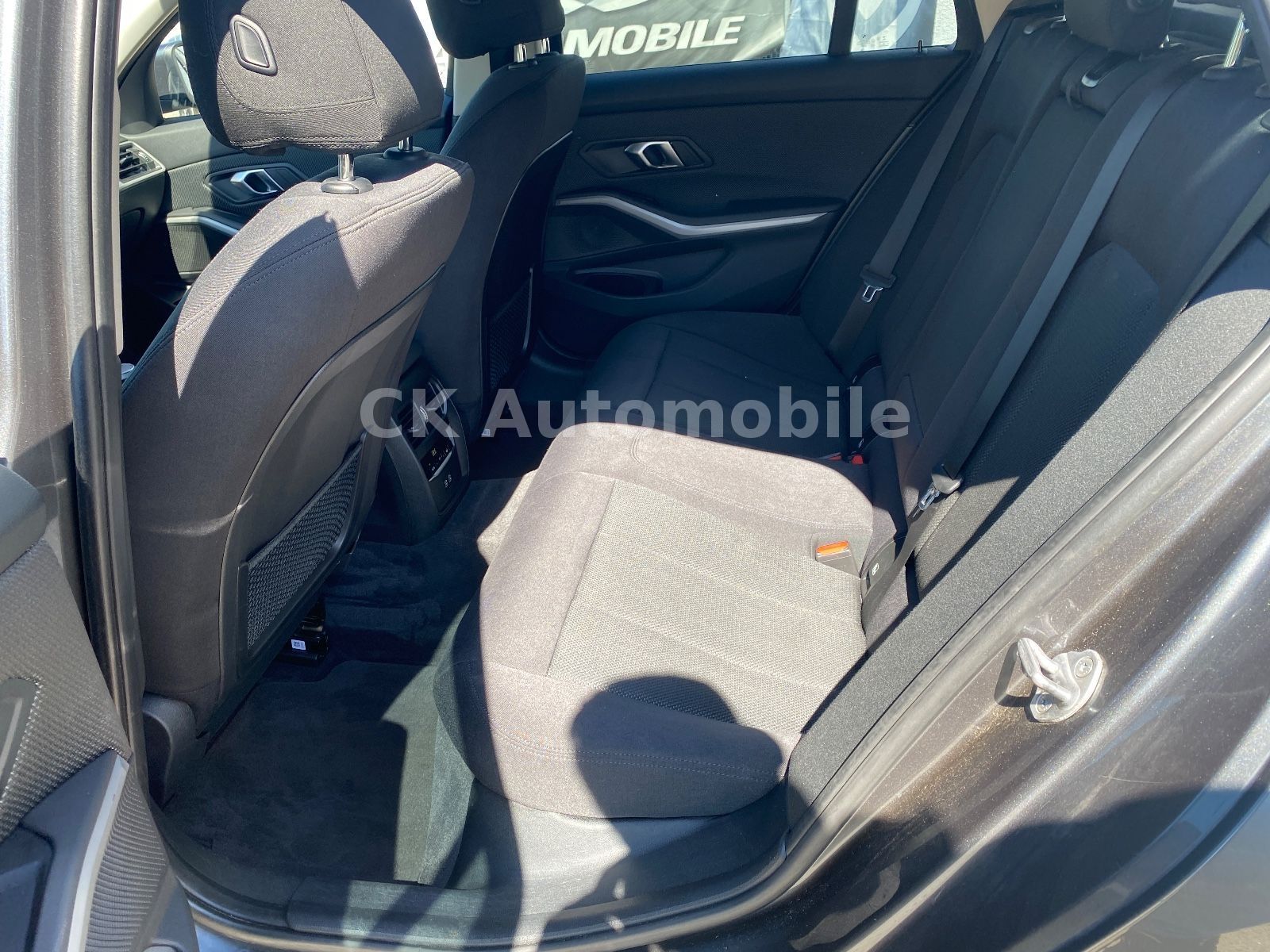 Fahrzeugabbildung BMW 318d Touring Advantage/LiveCockpit/Navi/Laser/AH