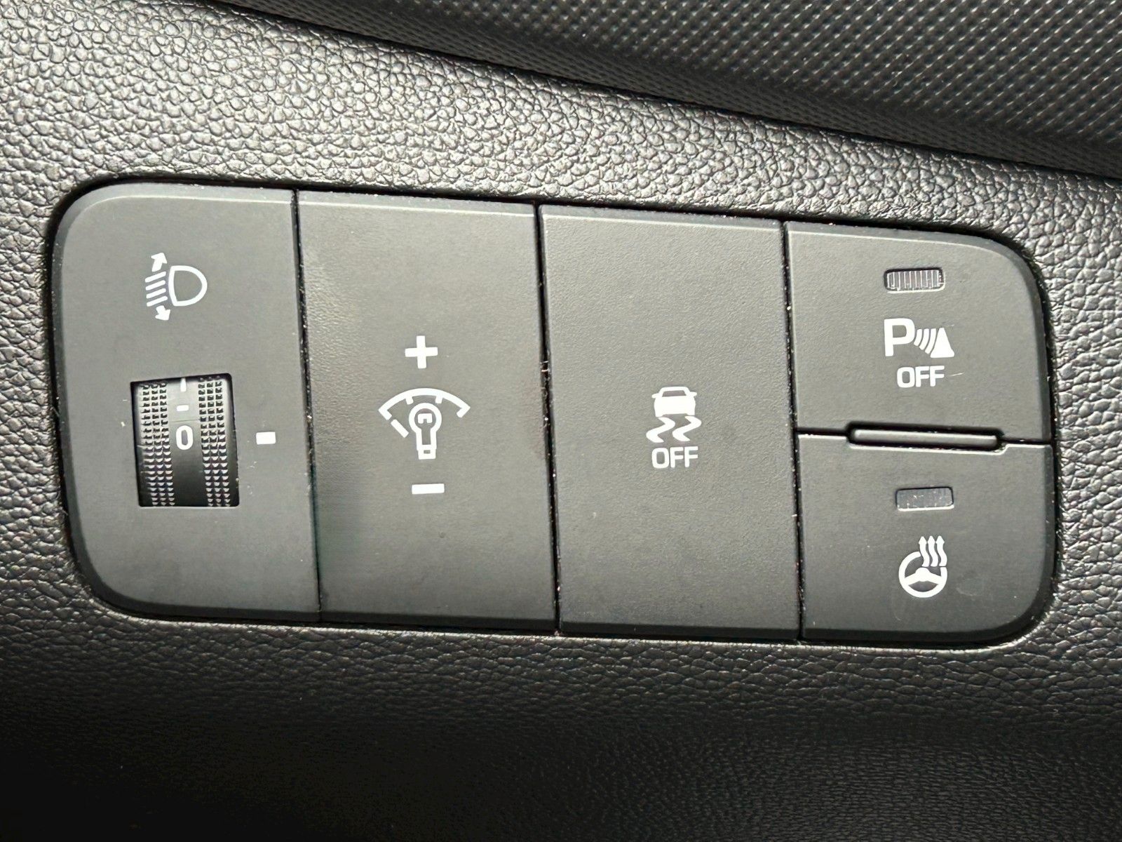Fahrzeugabbildung Hyundai i10 1.2 Passion Klima SHZ LHZ PDC Alu Bluetooth