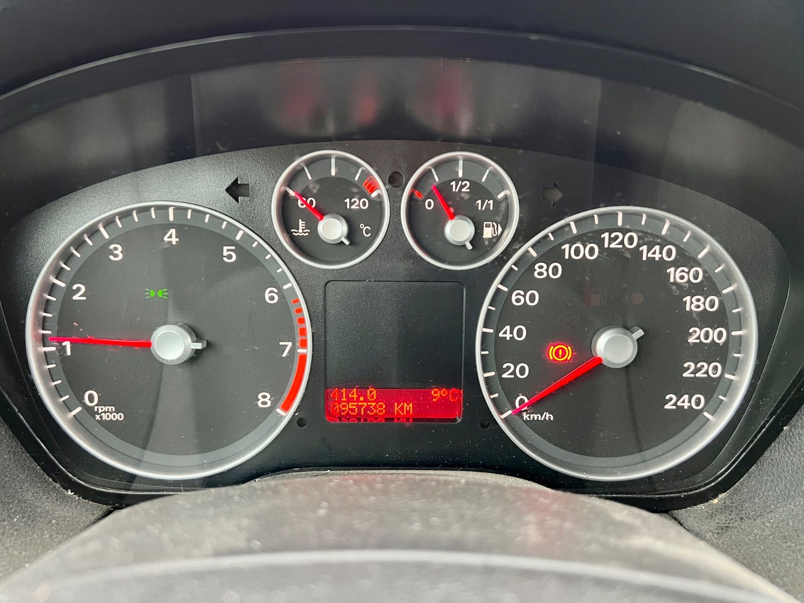 FORD Focus KLIMA SHZ NSW RADIO TEMPOMAT
