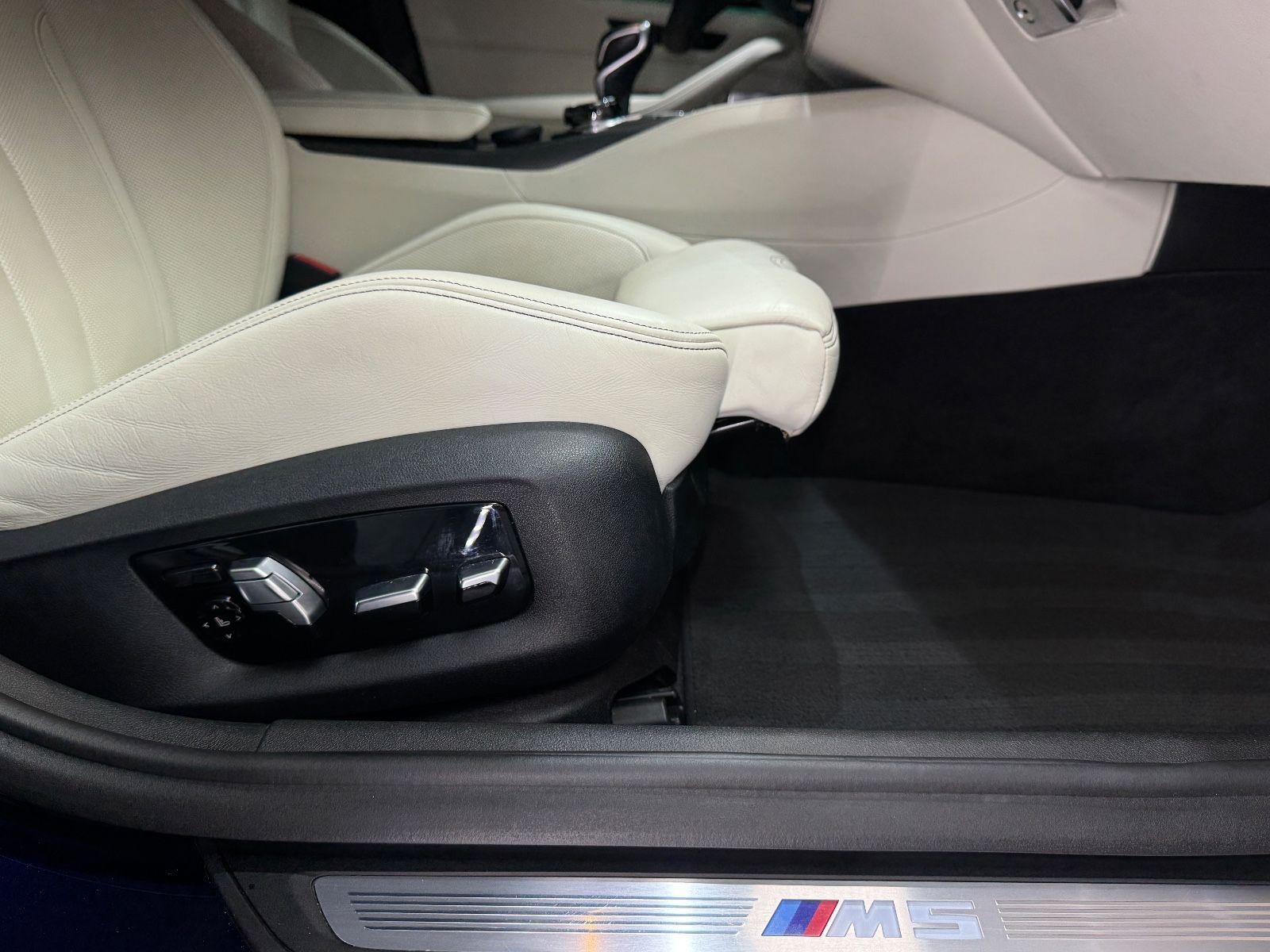 Fahrzeugabbildung BMW M5 LIM|BOWERS|TV|KERAMIK|INDIVIDUAL|VOLL