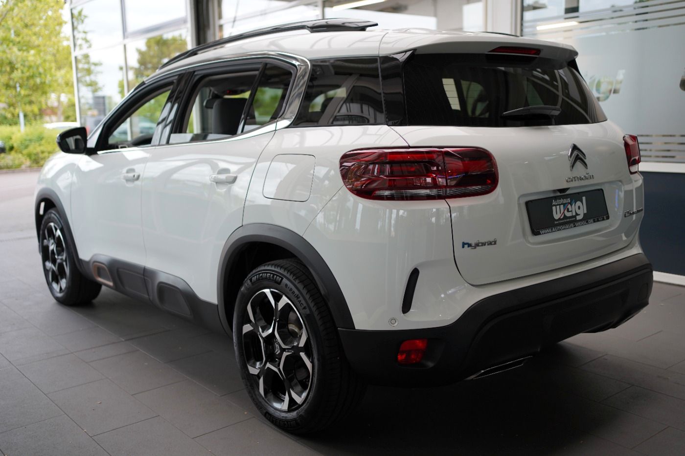 Fahrzeugabbildung Citroën C5 Aircross Plug In Hybrid 225 C-Series Navi DAB