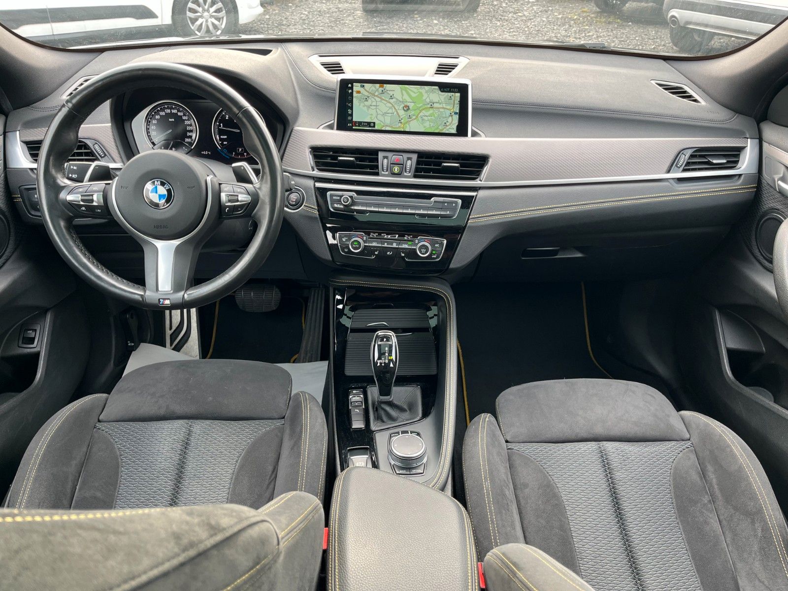 Fahrzeugabbildung BMW X2 sDrive20i M SPORTPAKET X Navi Pano LED HUD