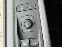 Fahrzeugabbildung Volkswagen T6.1 Caravelle Comfort Navi LED el.Tür Klimaaut.