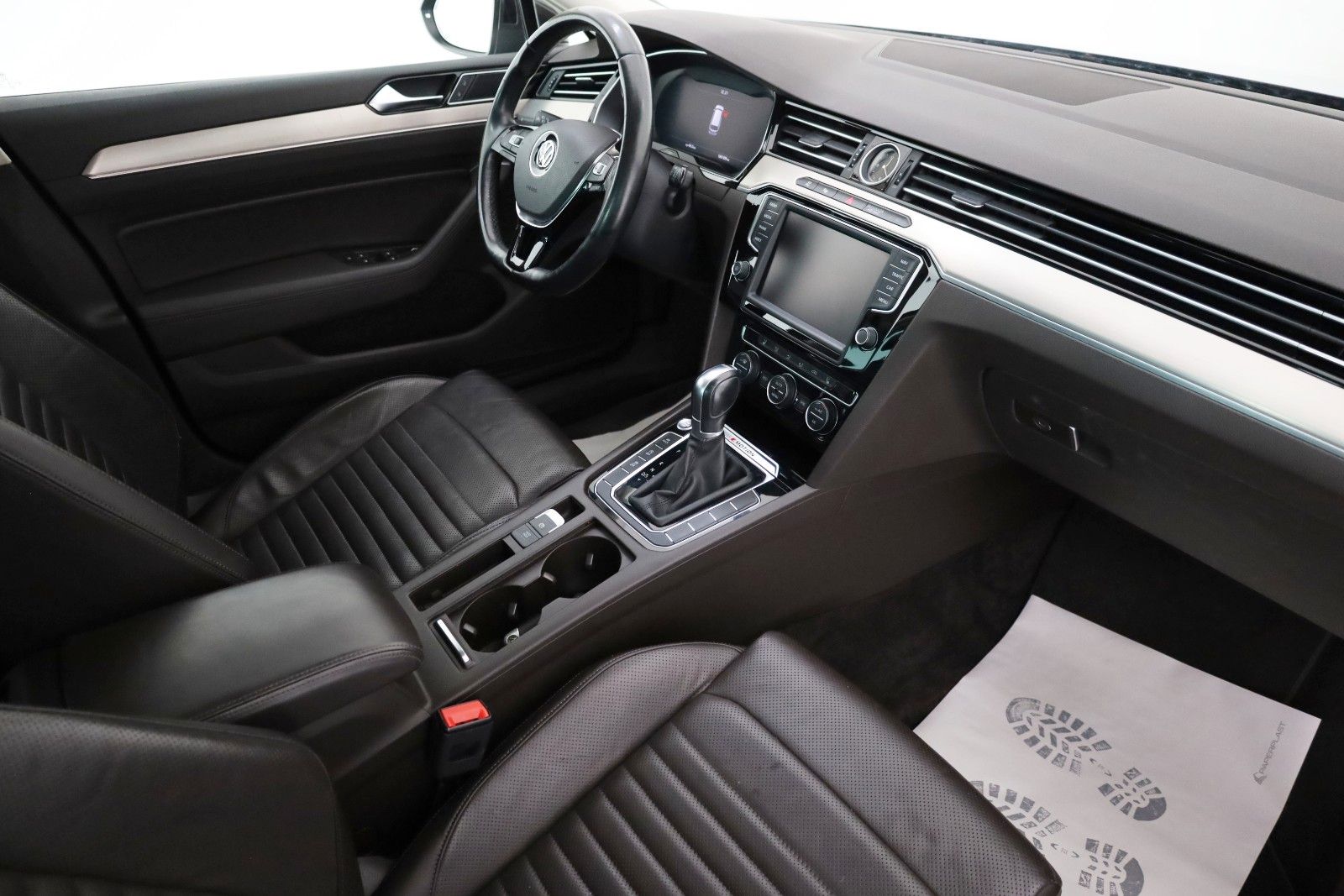 Fahrzeugabbildung Volkswagen Passat Variant Highline 4M Leder,Massage,ACC,360
