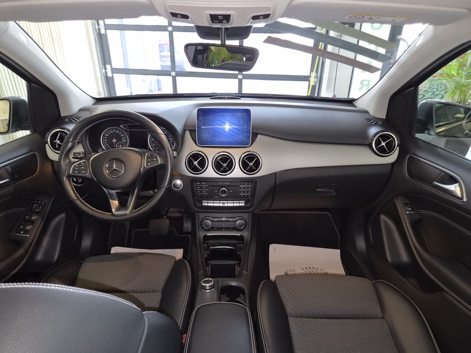 Fahrzeugabbildung Mercedes-Benz B 200 Urban Style Edition/LED/NAVI/SCHECKHEFT