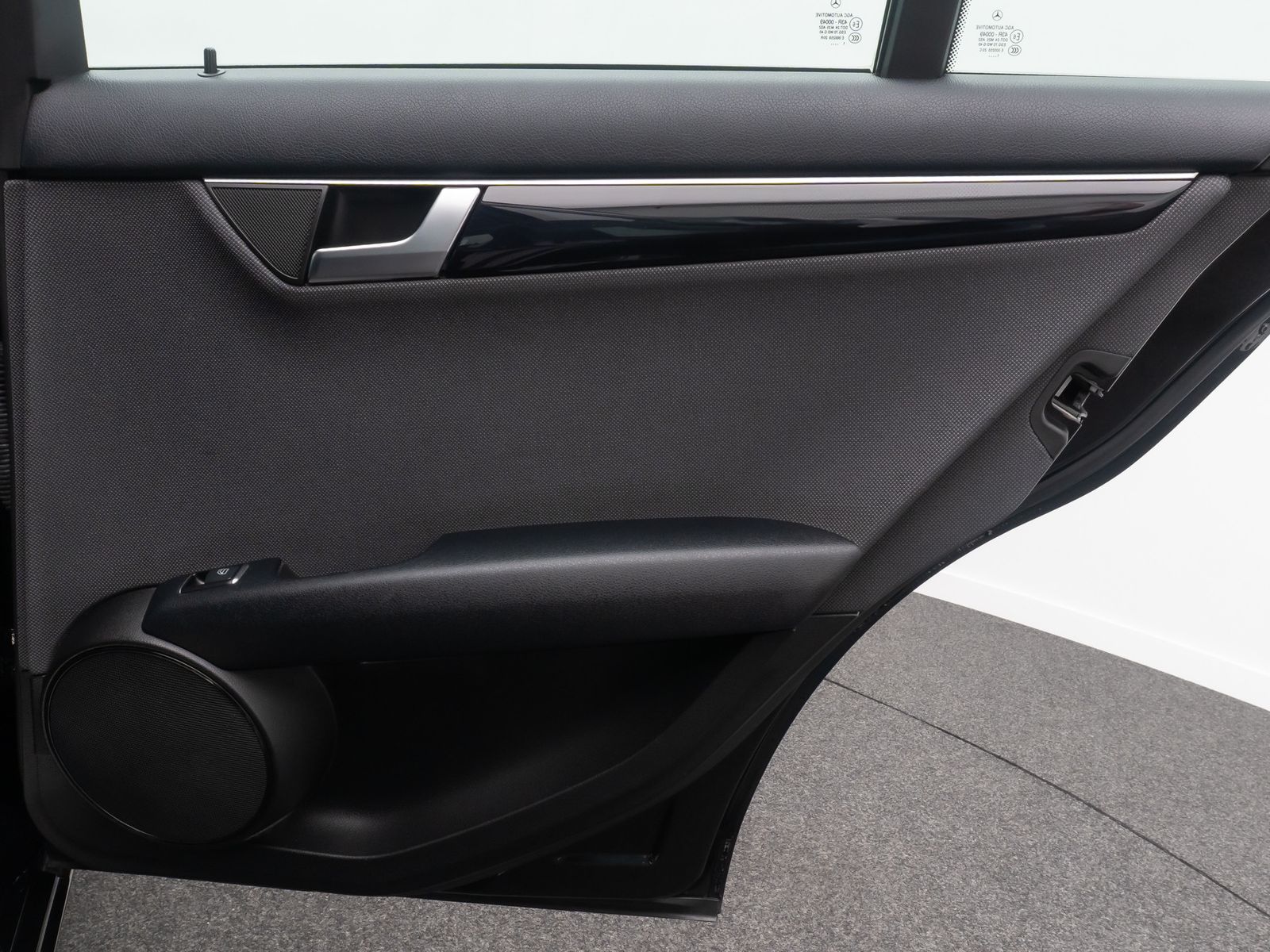 Fahrzeugabbildung Mercedes-Benz C 180 BlueEfficiency AHK Navi HiFi PDC KlimaAut