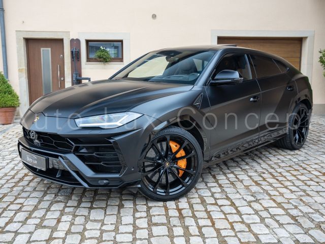 Lamborghini Urus AKRAPOVIČ/MATTE PPF/AHK/MAINTENANCE PACK