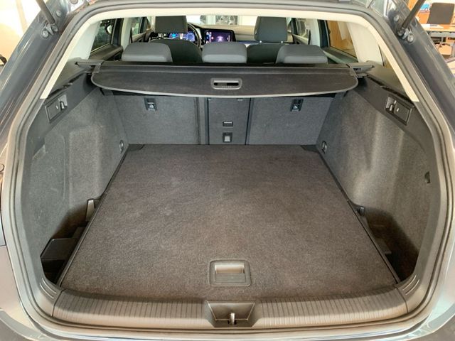 Golf VIII Variant 2.0 TDI LIFE LED+DCP+APP+NAVI+