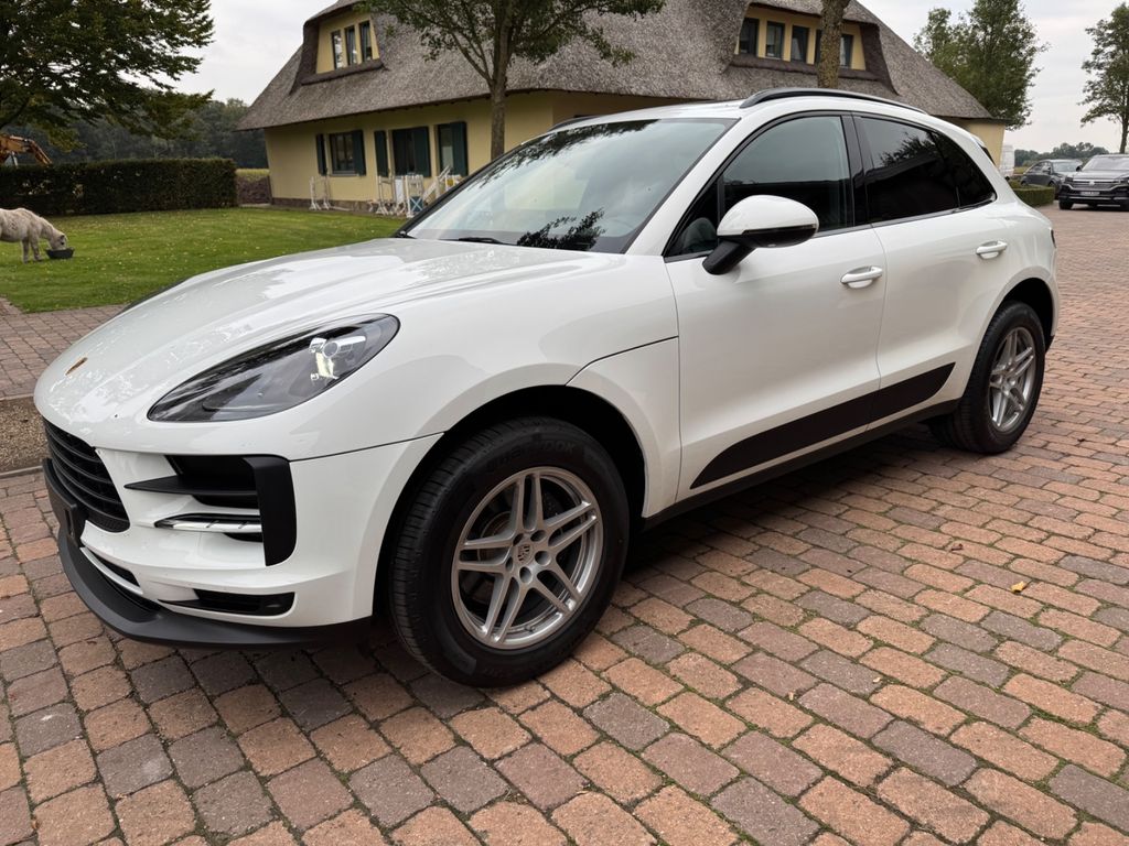 Porsche Macan Erst 500 km deutsche Zulassung Panorama