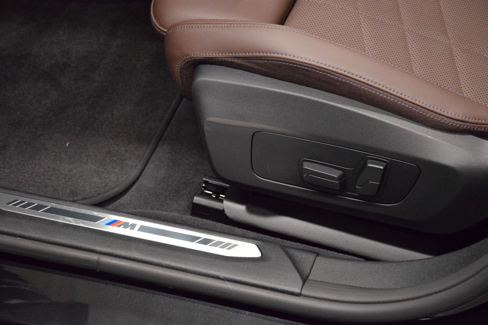 Fahrzeugabbildung BMW M135 i xDrive Pano HuD ACC AHK h/k Memory Kamera