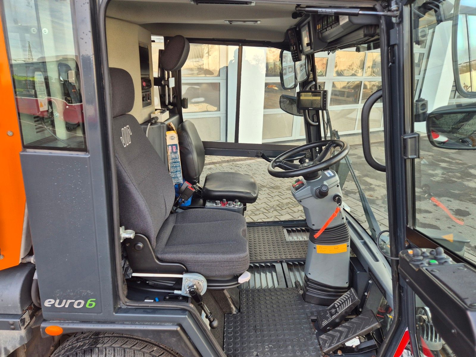 Fahrzeugabbildung Schmidt Swingo Compact 200+ Winterdienst Klima