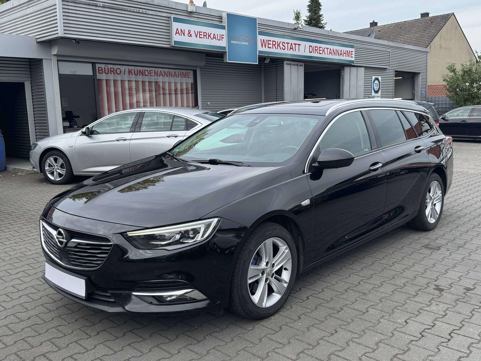 Opel Insignia - 1