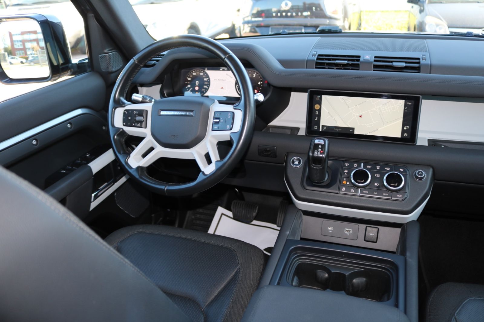 Land Rover Defender D240 S AWD/7 SITZER/PANO/AHK/MERIDIAN/ foto 11