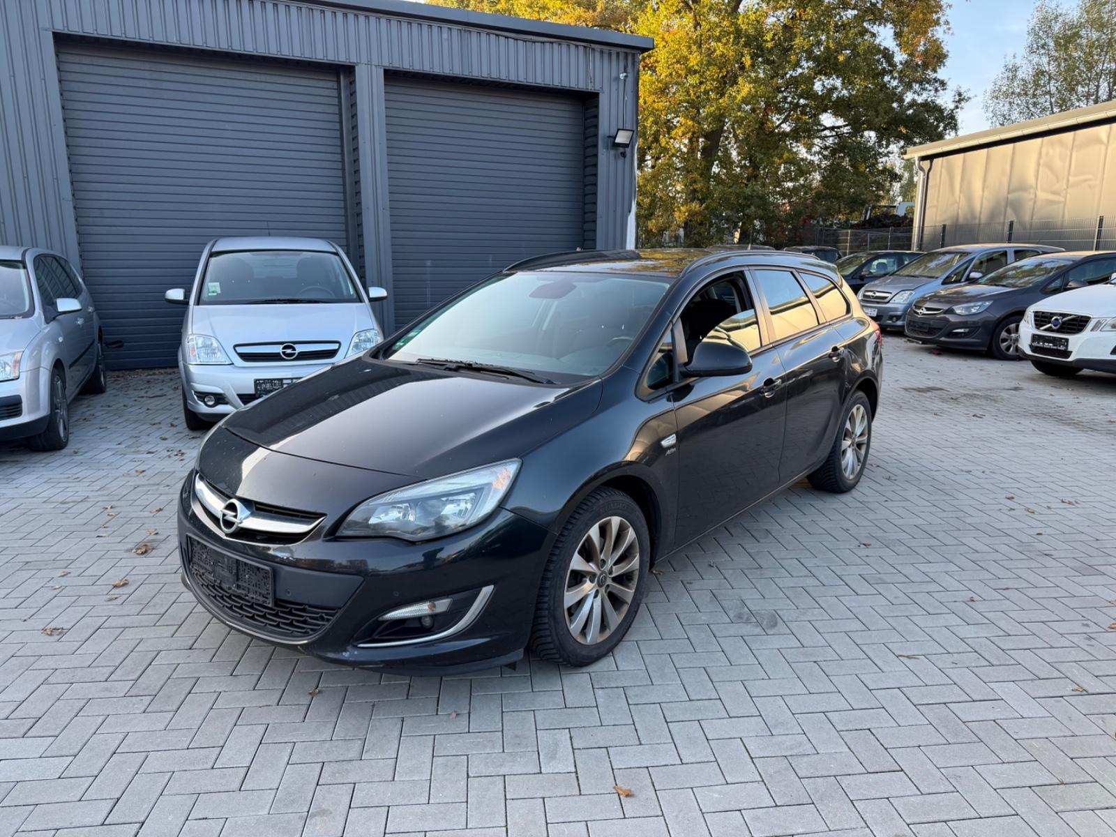 Opel Astra 2013 — photo 18