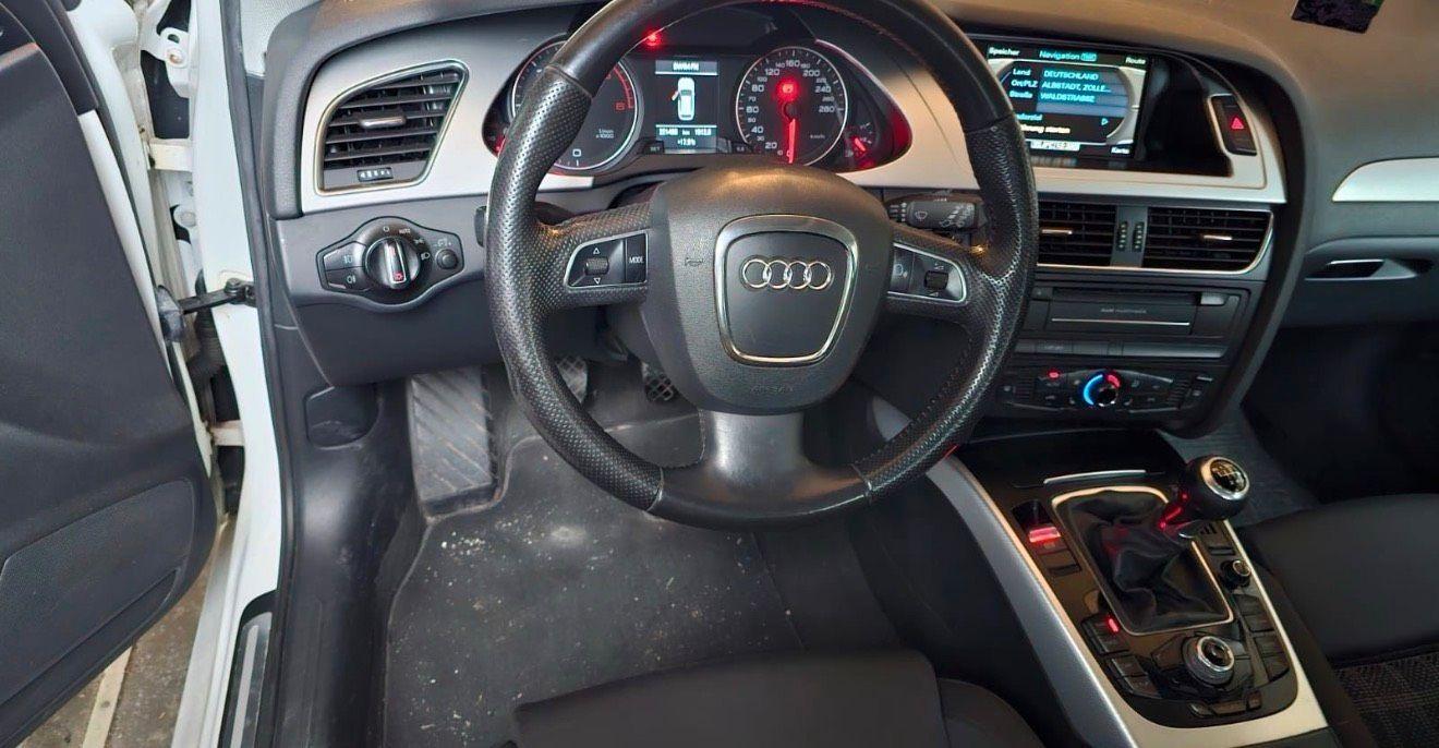 Audi A4 2010 — photo 8