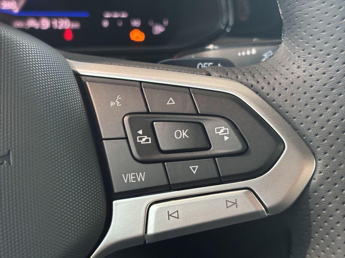 T-Roc R-Line 1.5 TSI DSG RFK APP-CONNECT BLACK-S