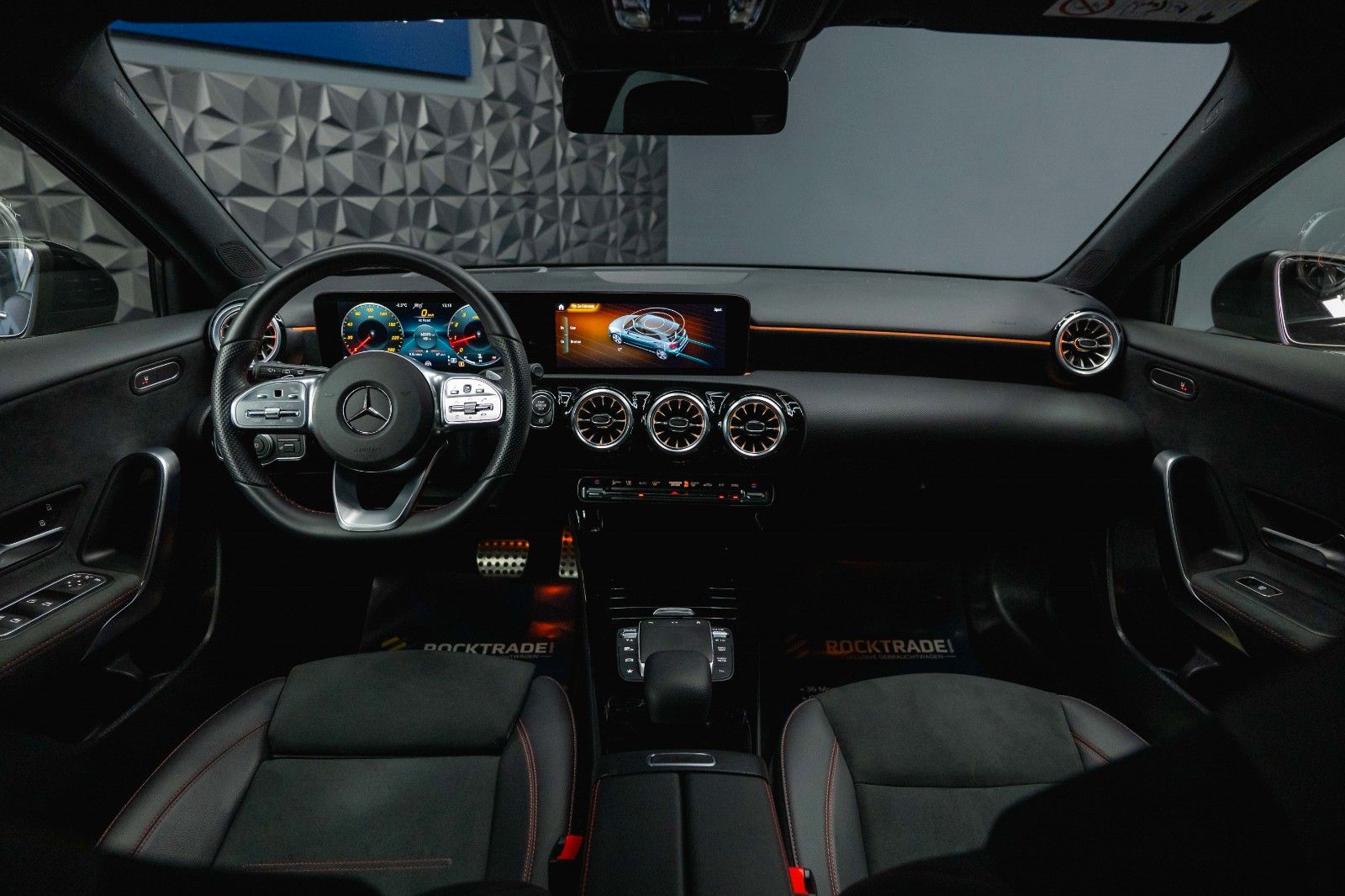 Fahrzeugabbildung Mercedes-Benz A 250 AMG Line Night-Paket *ACC*Head Up*DAB*19%*