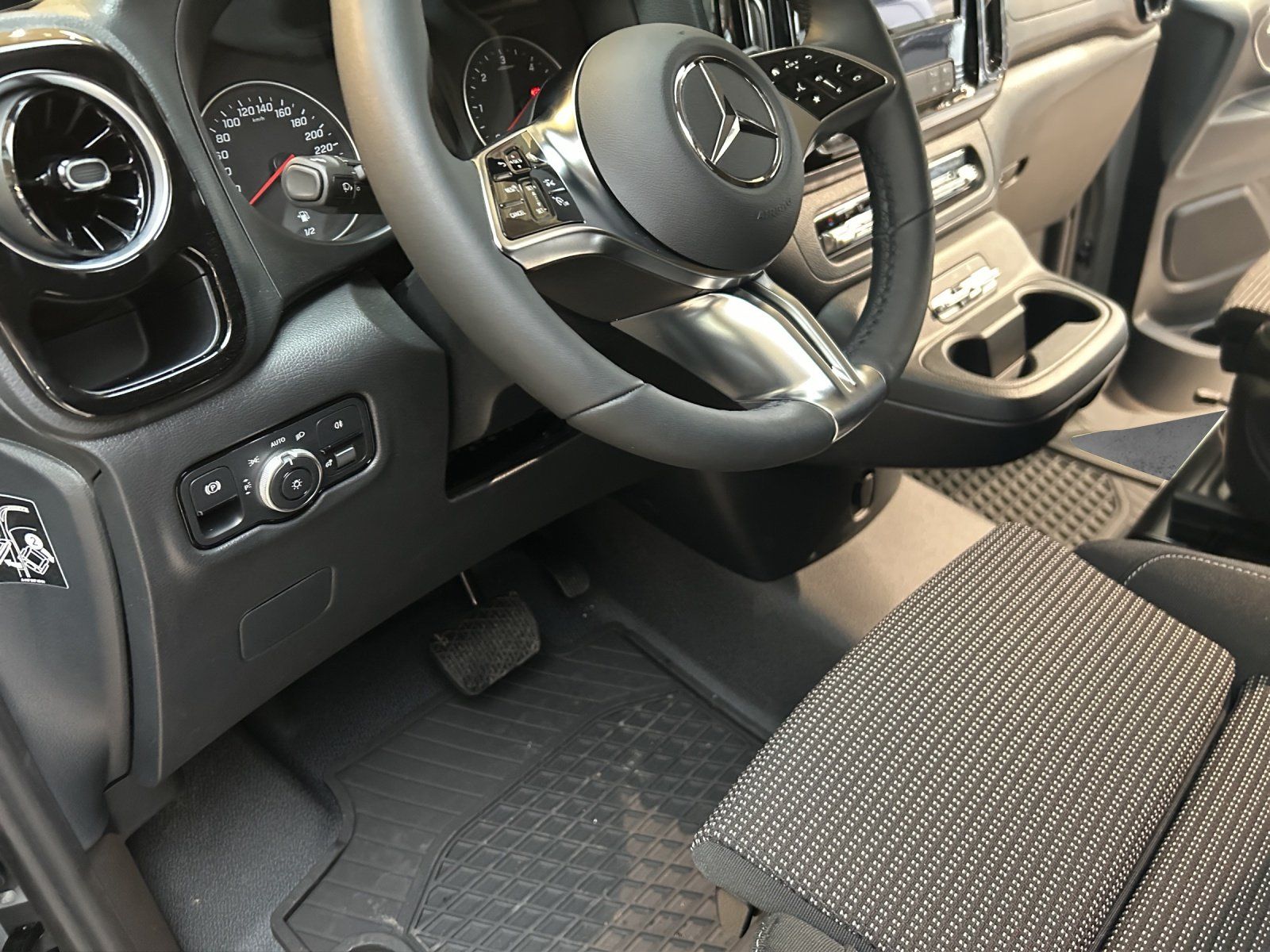 Fahrzeugabbildung Pössl Vito 119 CDI Tourer 4x4 Pössl Vanstar Active