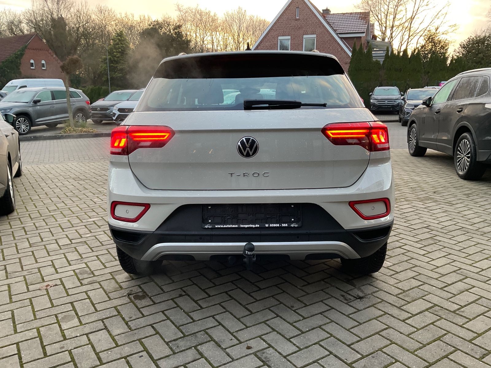 Fahrzeugabbildung Volkswagen T-Roc 1.5 TSI DSG Life,LED,AHK,Navi