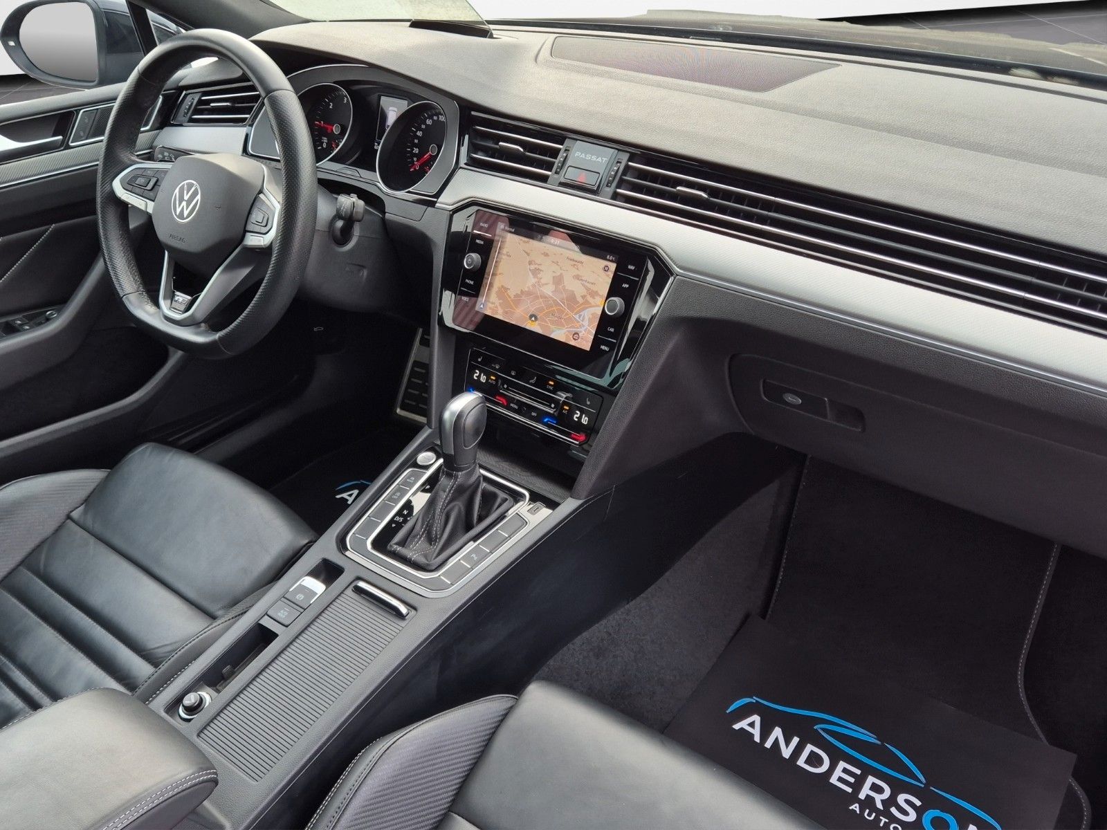 Fahrzeugabbildung Volkswagen PASSAT VAR. 2.0 TDI R-LINE 19" HUD KAM AHK PANO