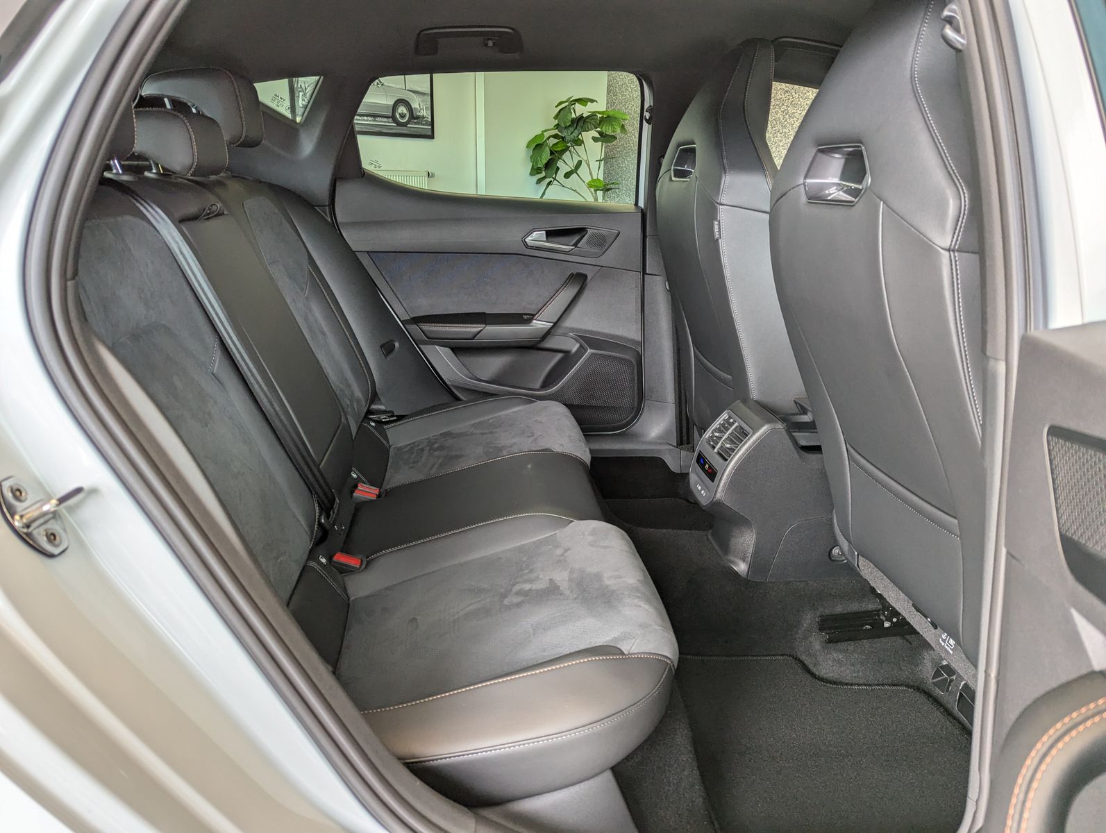 CUPRA Leon 1.5 eTSI Intelligent-Dynamic-Edge-Paket - Image 15