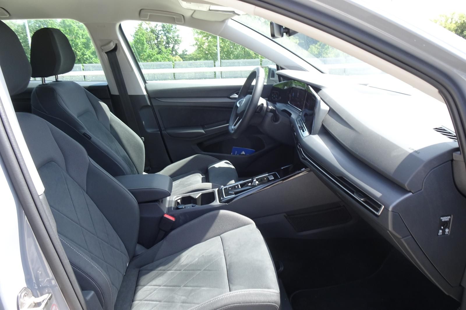 Fahrzeugabbildung Volkswagen Golf Var. STYLE 1.5l eTSI 96kW DSG LED Navi