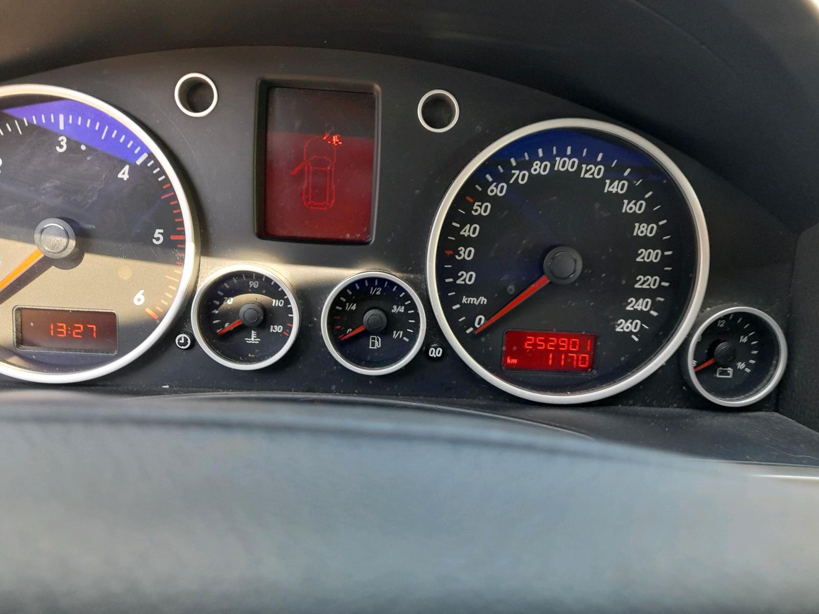 Volkswagen Touareg 2005 — photo 12