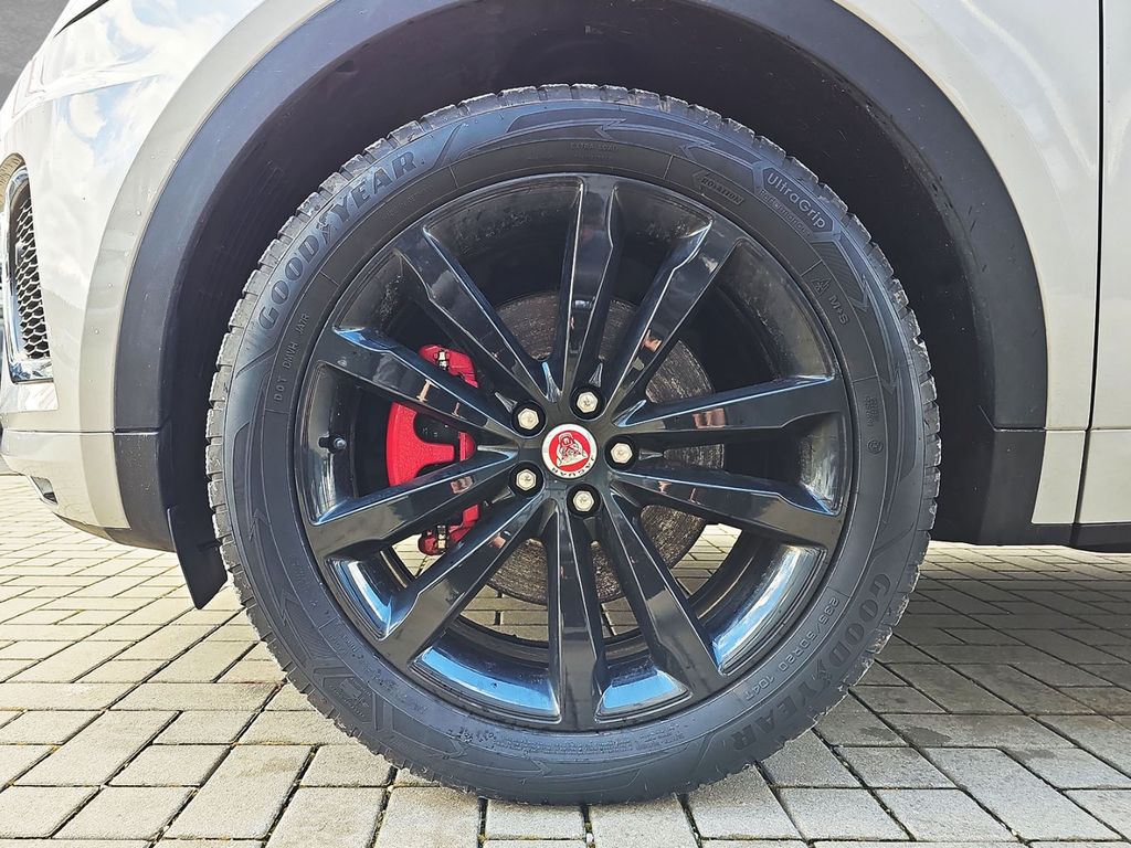 Jaguar E-Pace P300e R-Dynamic HSE
