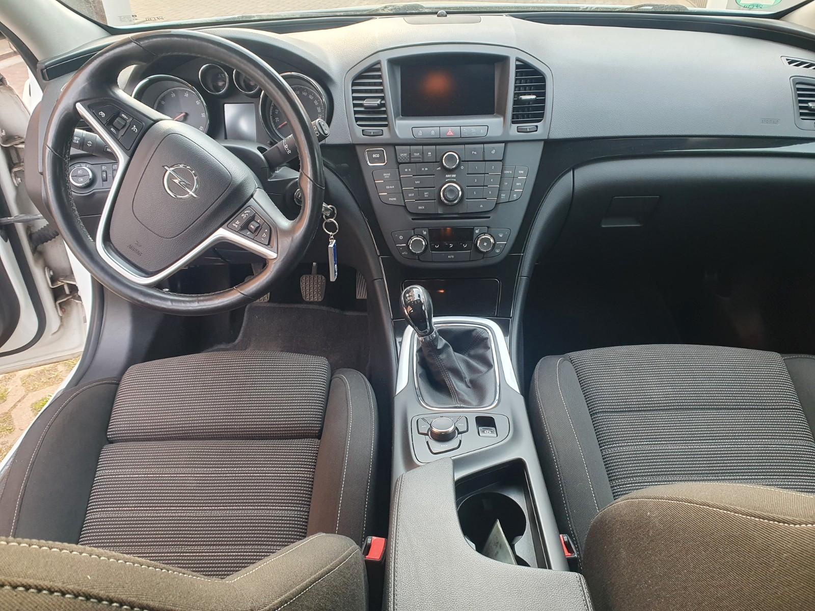 Opel Insignia 2012 — photo 8