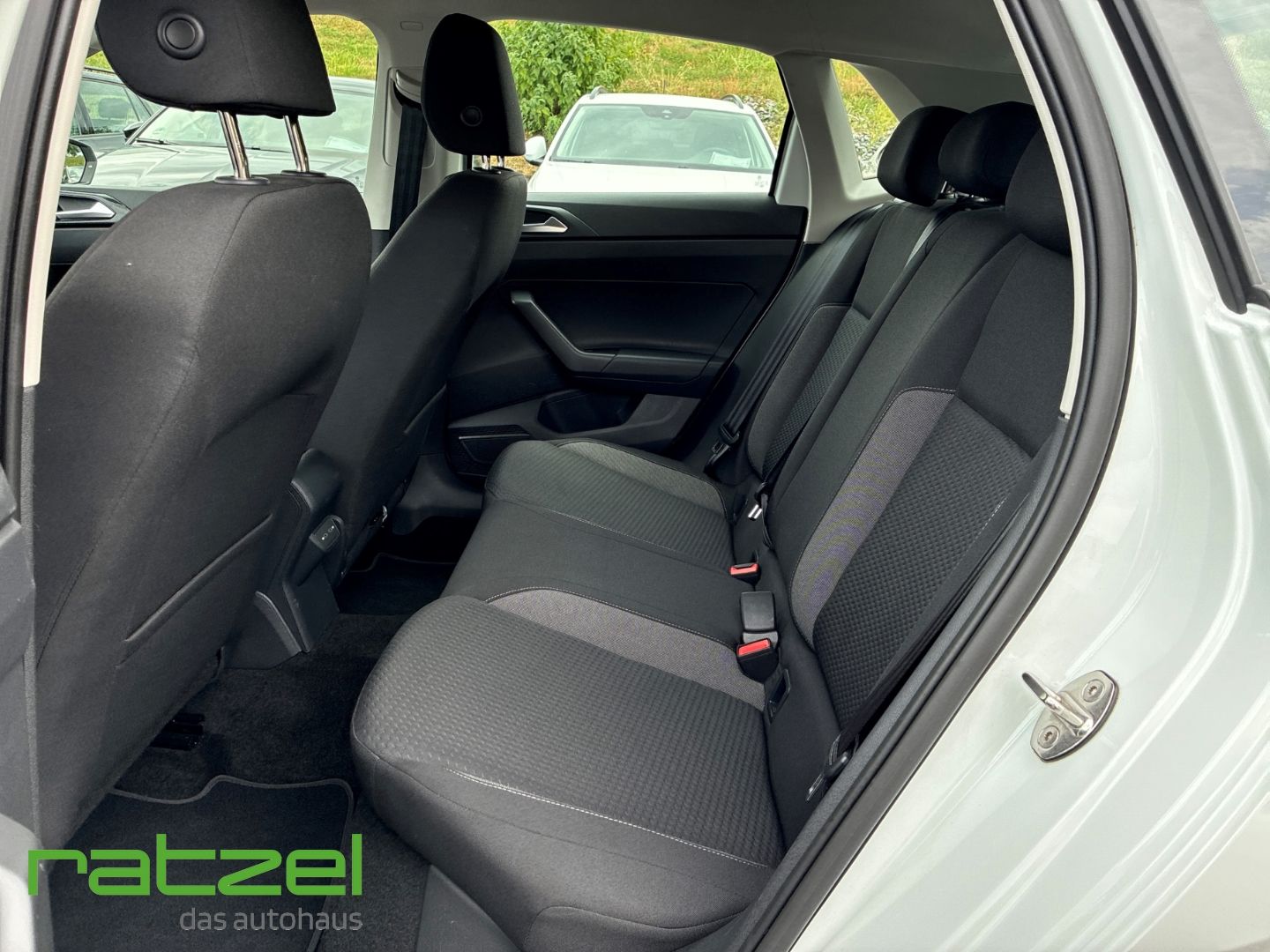 Fahrzeugabbildung Volkswagen Polo VI Life 1.0 Digitales Cockpit App Connect D