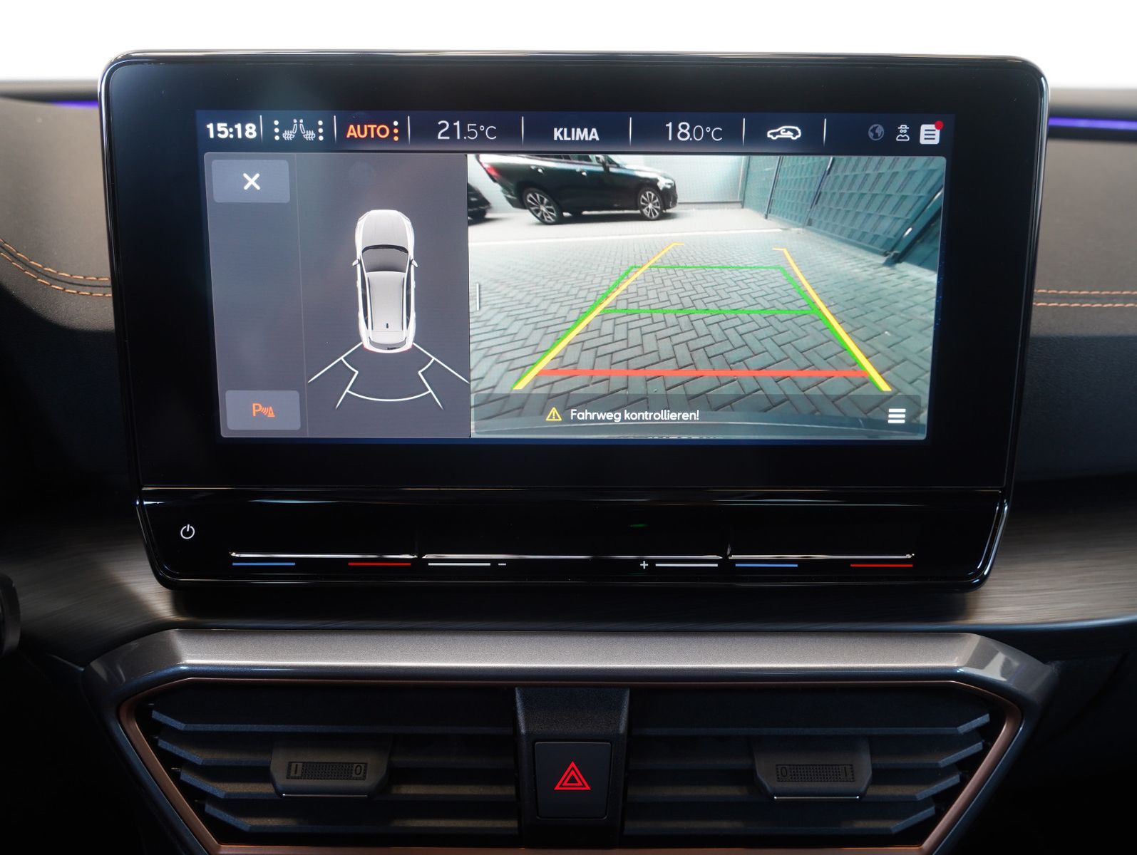 Fahrzeugabbildung CUPRA Formentor 1.5 TSI DSG LED/CARPLAY/KAMERA/PANO
