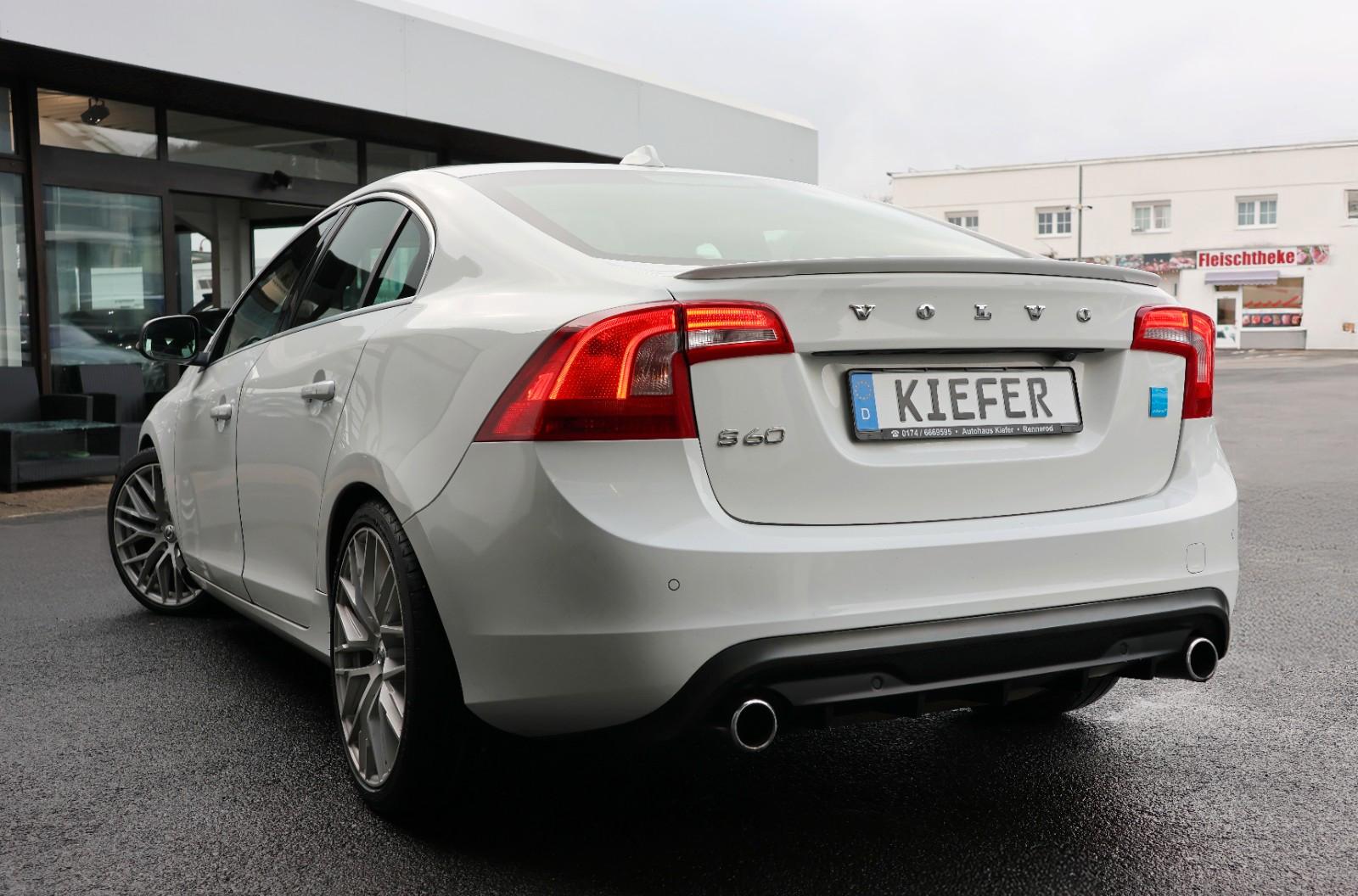 VOLVO S60 3.0L T6 AWD R-DESIGN / ACC / 4XSHZ / LHZ / CAMÉRA / 19 | 347 ch | BVA | PACK SPORT | RÉGLAGE ÉLECTRIQUE DES SIÈGES AVEC FONCTION MÉMOIRE | TOIT OUVRANT