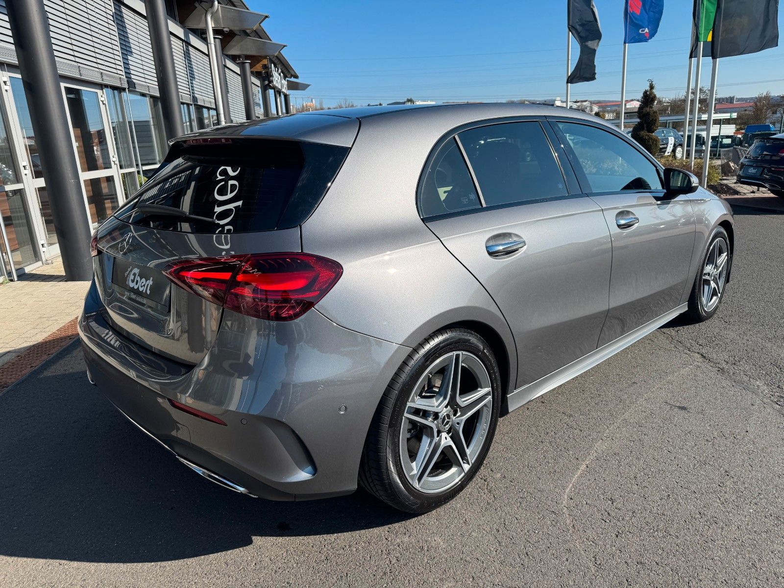 Fahrzeugabbildung Mercedes-Benz A 250 4Matic+AMG+AHK+Ambiente+RKF+Leder