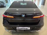 BMW 740 d xDrive M Sport PanoSky StHzg IconGl Aktivl - BMW 7er Reihe: Limousine