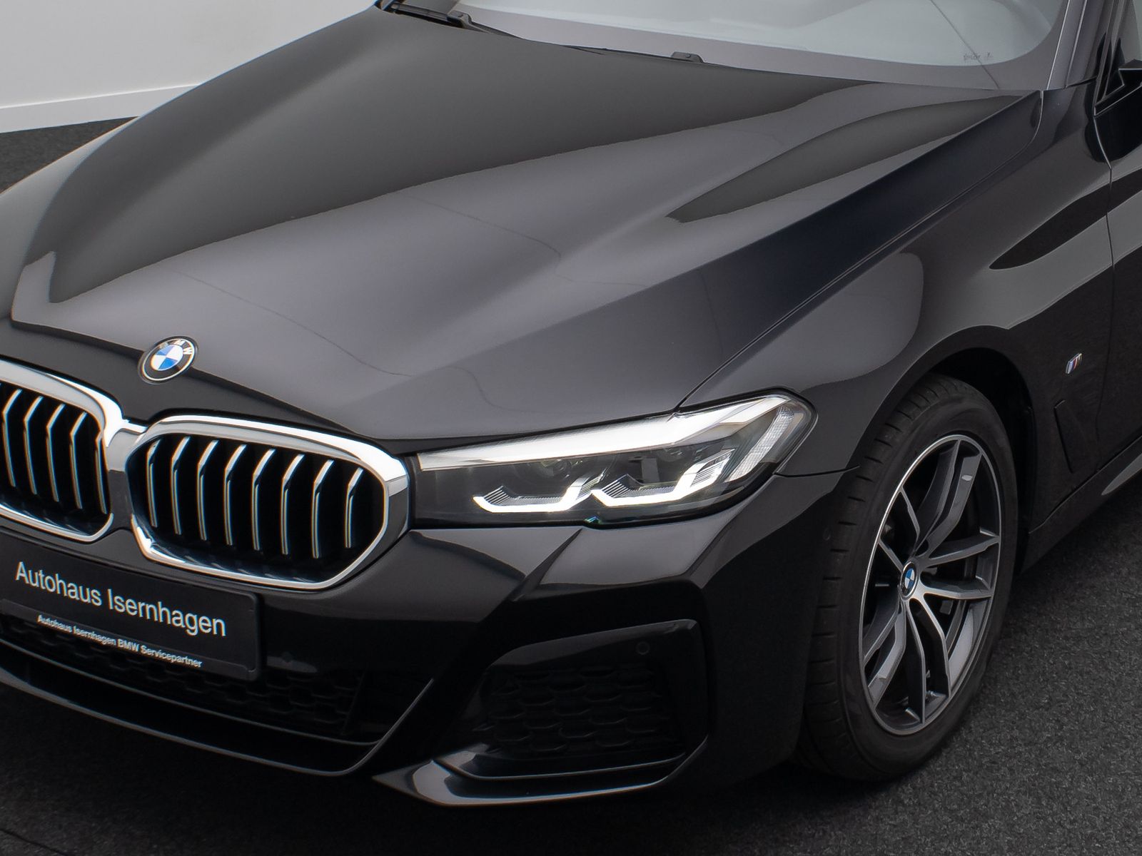 Fahrzeugabbildung BMW 520d xD M Sport Panorama Kamera DAB H/K Alarm