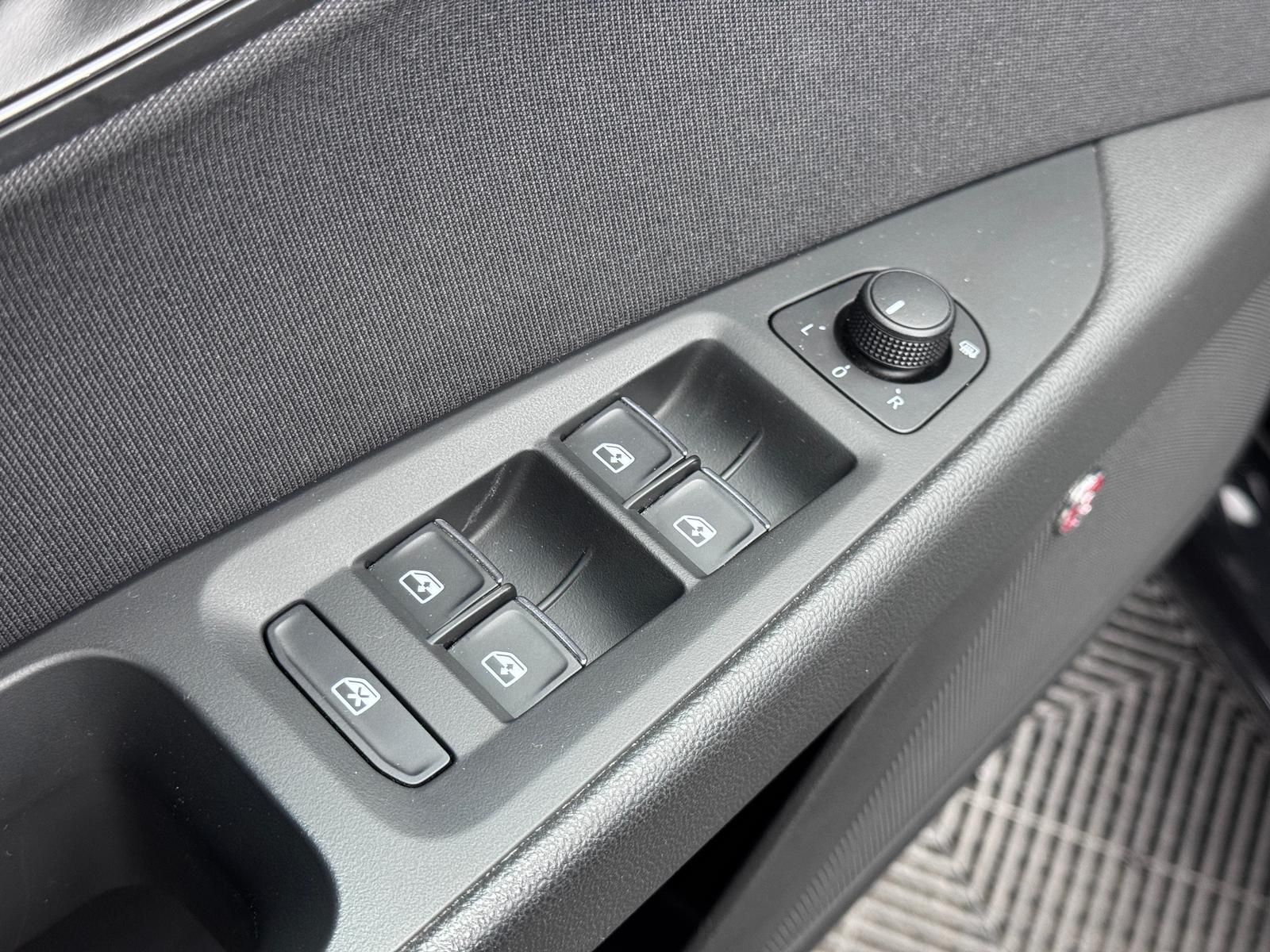 Fahrzeugabbildung SEAT 2.0 TSI FR-LINE/ACC/BEATS/PANO/AMBIENT/R-CAM/AHK