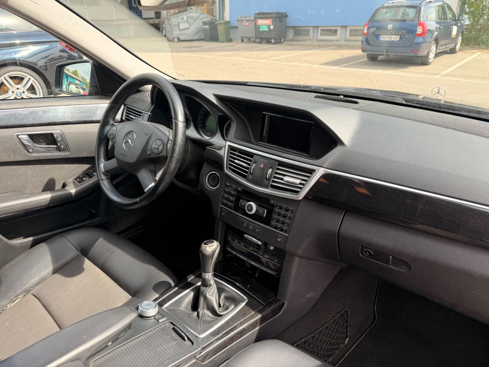 Mercedes-Benz E 200 CGI T Blue AVANTGARDE SHZ AHK NAVI XENON
