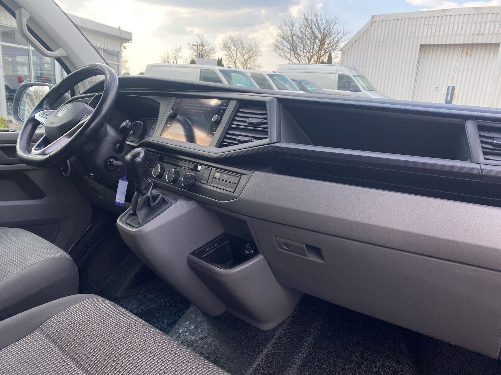 Fahrzeugabbildung Volkswagen T6 Transporter 2.0 TDI T6.1 lang Klima Navi ACC