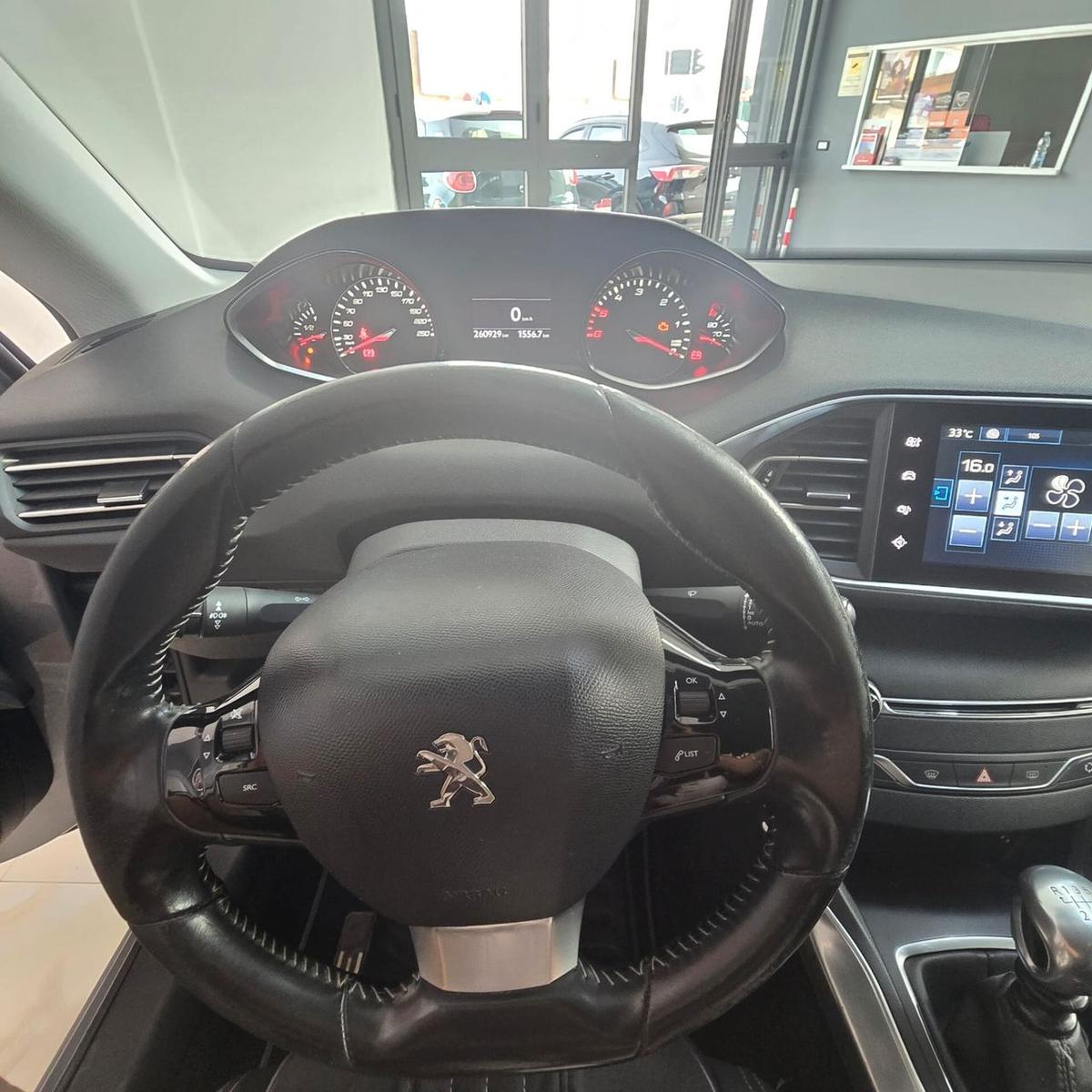 Peugeot 308 2015 — photo 8