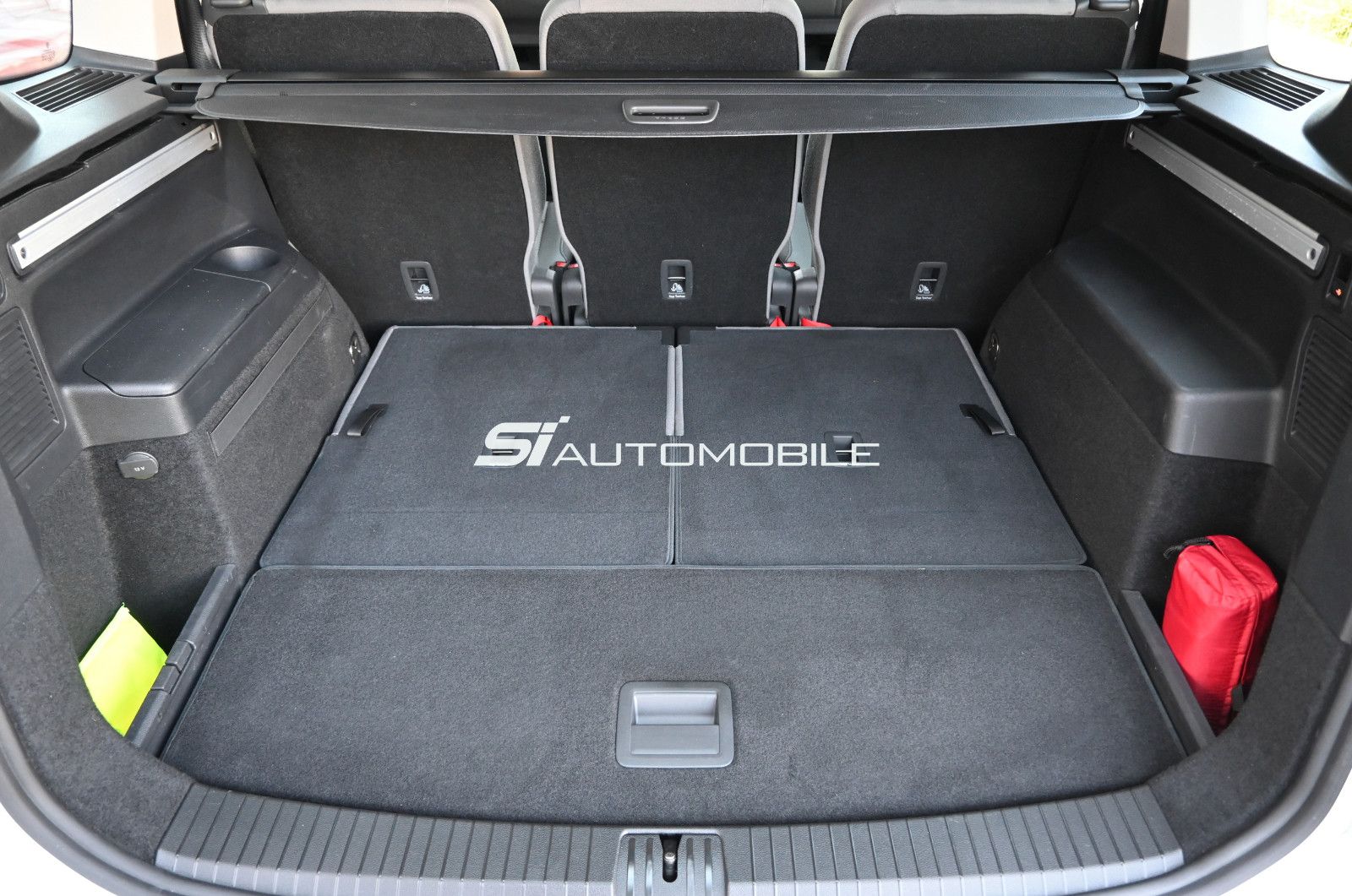 Fahrzeugabbildung Volkswagen Touran 2.0 TDI DSG °ACC°AHK°DYNAUDIO°7-SI°STHZ°