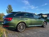 Skoda Superb 2.0 TDI  DSG 4x4 L&K Standhzg Pano AHK - mit Diesel-Antrieb: Grün, Beheizbares Lenkrad, Kombi